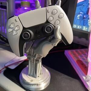 Cybernetic Robot Hand Statue Decor Video Game Controller Stand - Silver